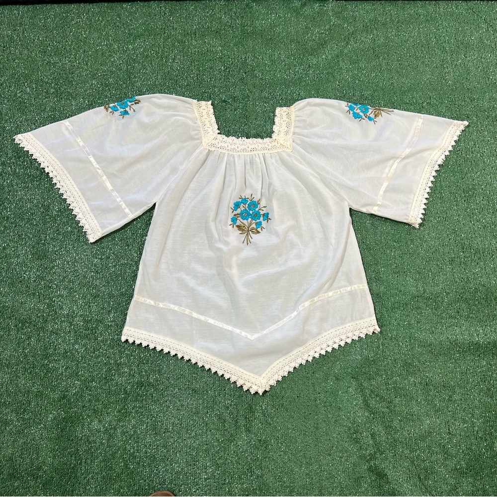 Vintage 90s off the shoulder linen flowy top